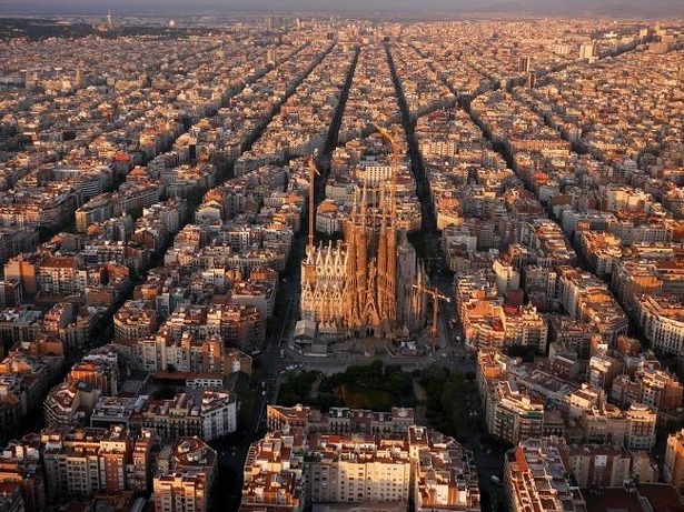 eixample-district-barcelona-spanje-drone-foto