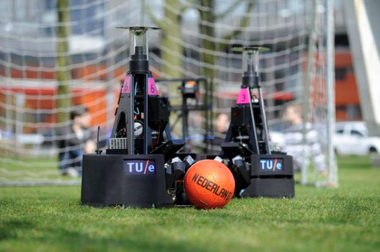 Eindhovens team voor derde keer wereldkampioen robotvoetbal