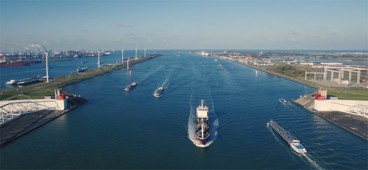 Dronevideo Maeslantkering Hoek van Holland in 4K